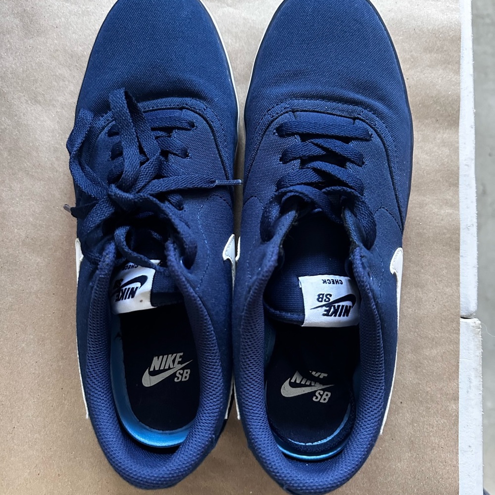 Nike Solar SB Check Men’s 9.5 Sneaks - Like new